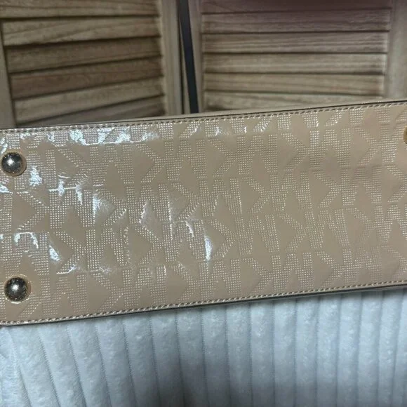 MICHAEL Michael Kors Patent Leather Tote - Picture 4 of 8